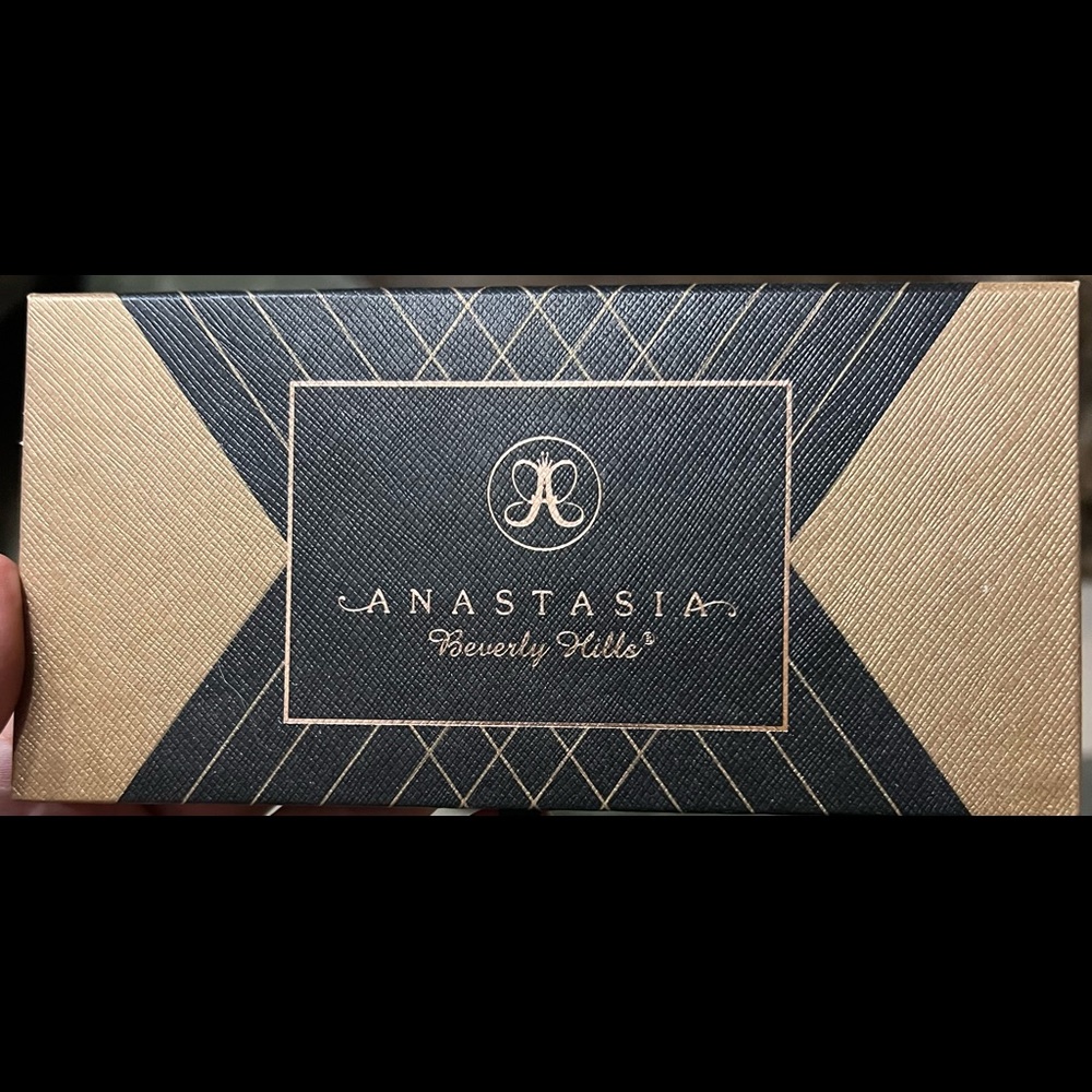 Anastasia Beverly Hills World Traveler palette